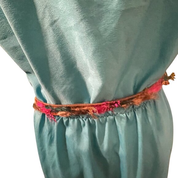 Blue lace top dress with peacock belt - Picture 3 of 4